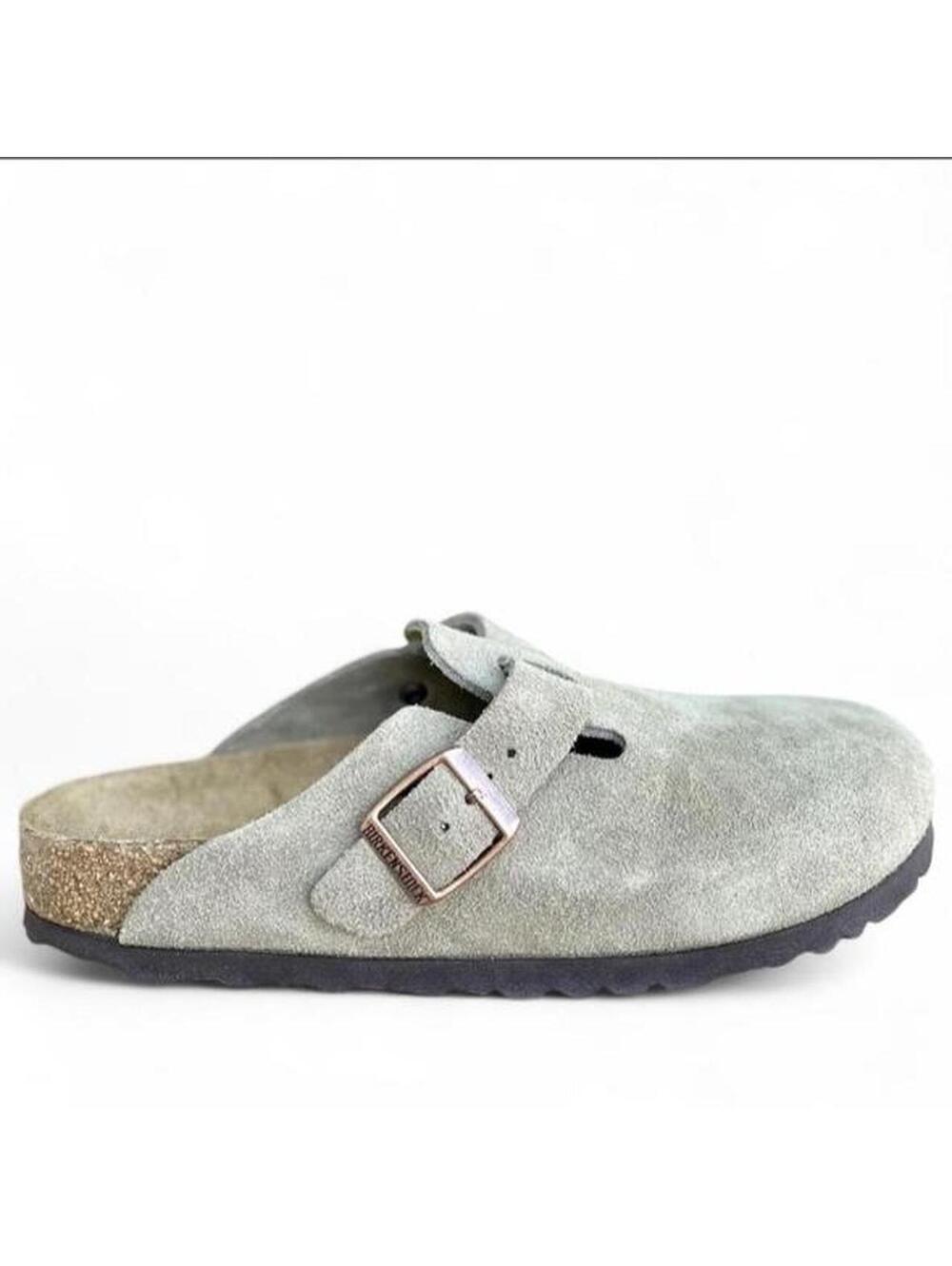Beautiful pair of awesome conditon Birkenstock Boston suede clogs